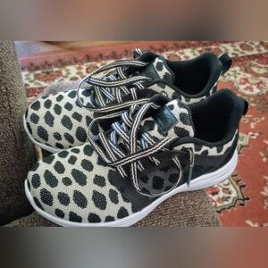 🄻🄴🄾🄿🄰🅁🄳 🄿🅁🄸🄽🅃 🅰🆅🅸🅰 🅂🄽🄴🄰🄺🄴🅁🅂